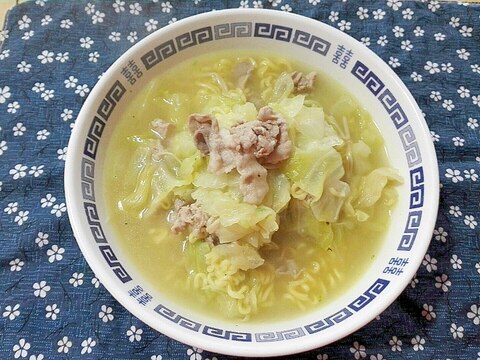 豚とキャベツとエノキの塩ラーメン